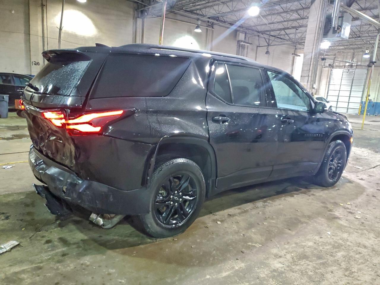 2023 CHEVROLET TRAVERSE LT photo 3