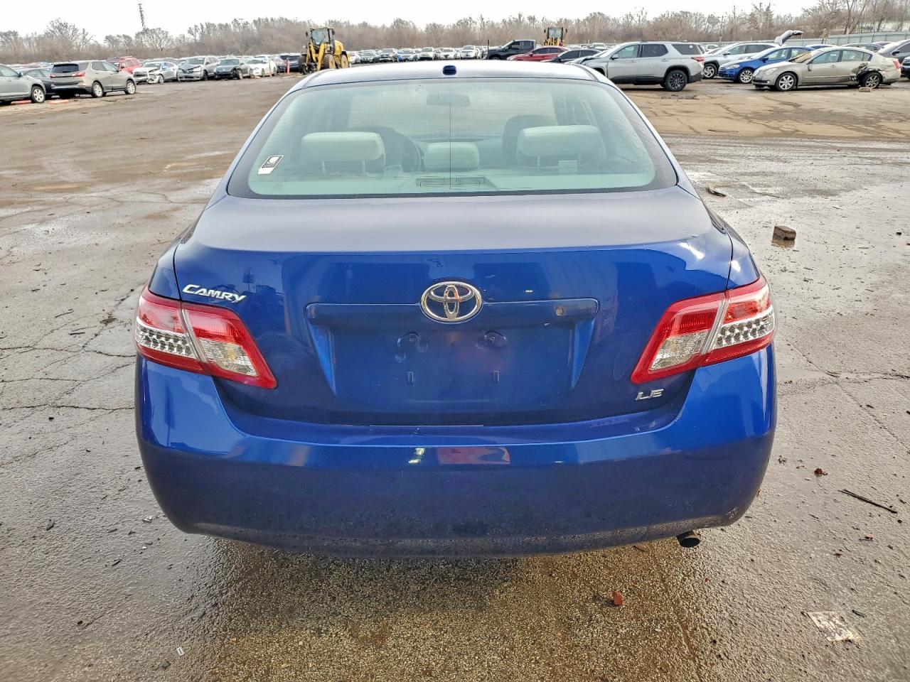 2010 TOYOTA CAMRY BASE photo 6