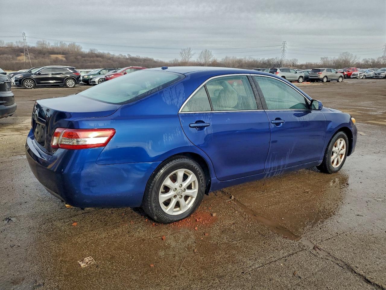 2010 TOYOTA CAMRY BASE photo 3