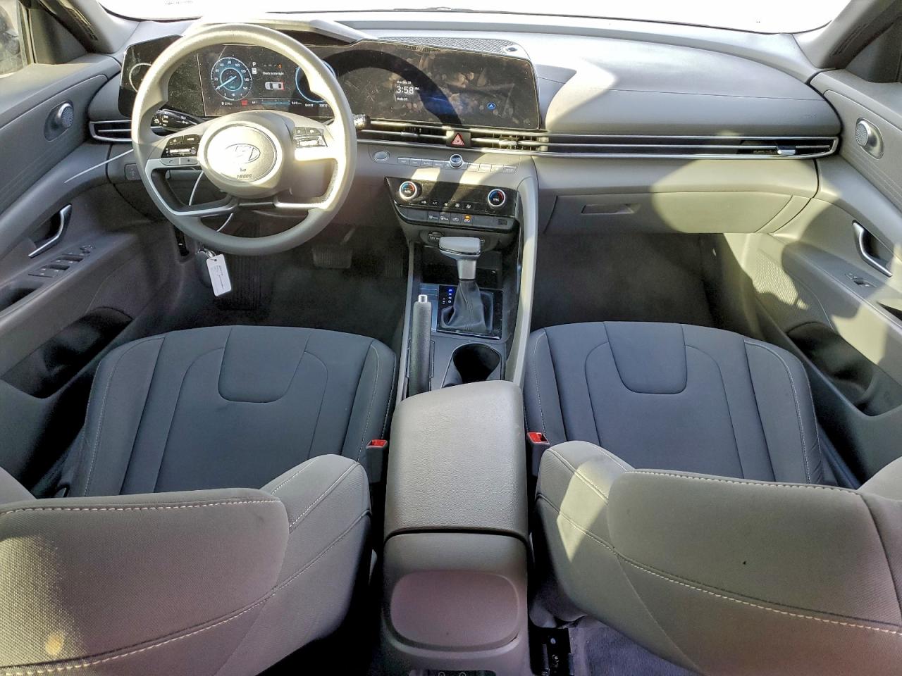 2024 HYUNDAI ELANTRA SEL photo 8