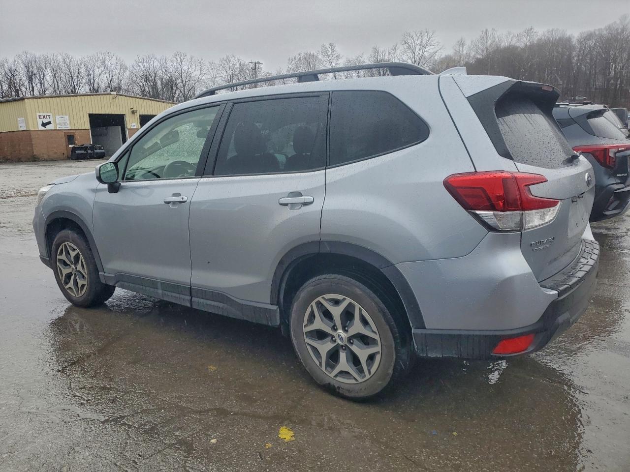 2021 SUBARU FORESTER PREMIUM photo 3