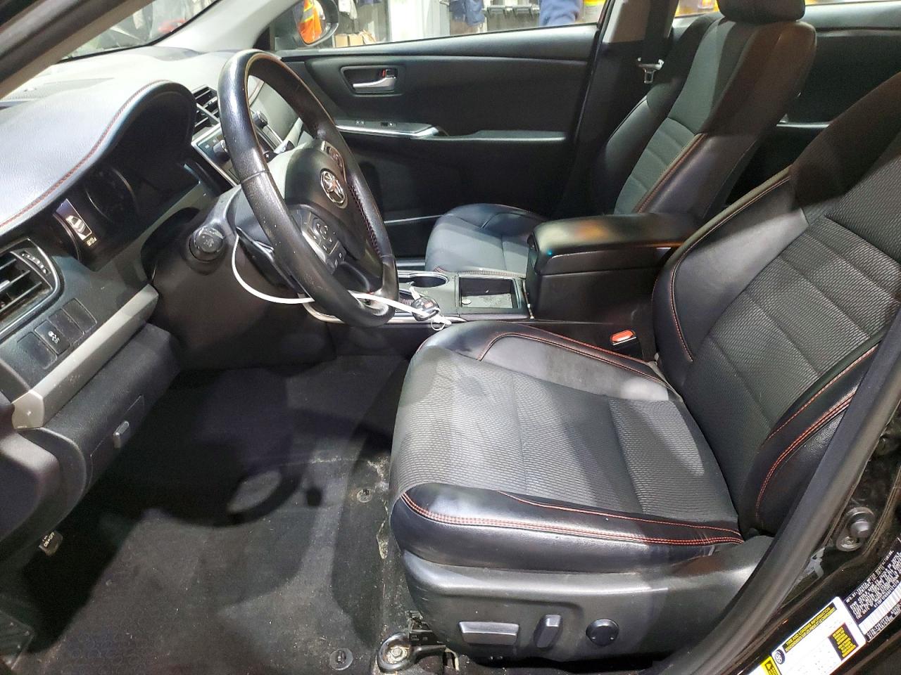 2016 TOYOTA CAMRY SE photo 7