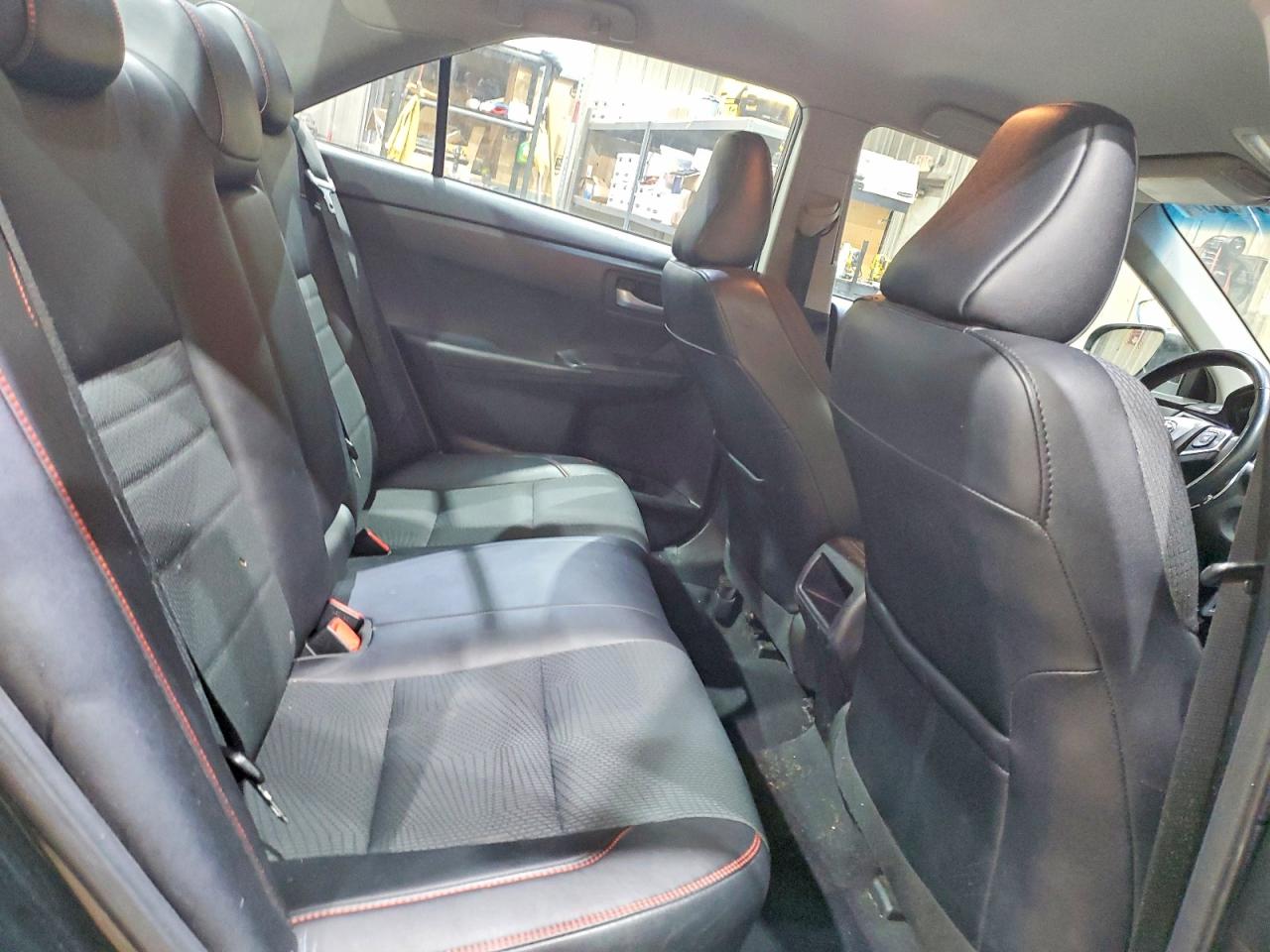 2016 TOYOTA CAMRY SE photo 10