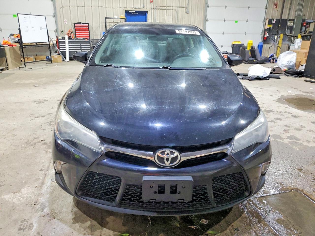 2016 TOYOTA CAMRY SE photo 5