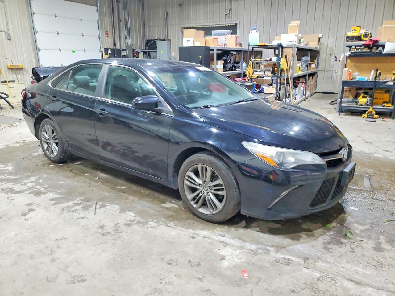 2016 TOYOTA CAMRY SE photo 4