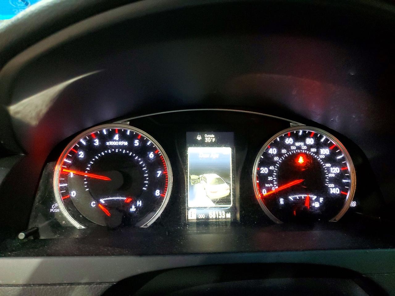 2016 TOYOTA CAMRY SE photo 9
