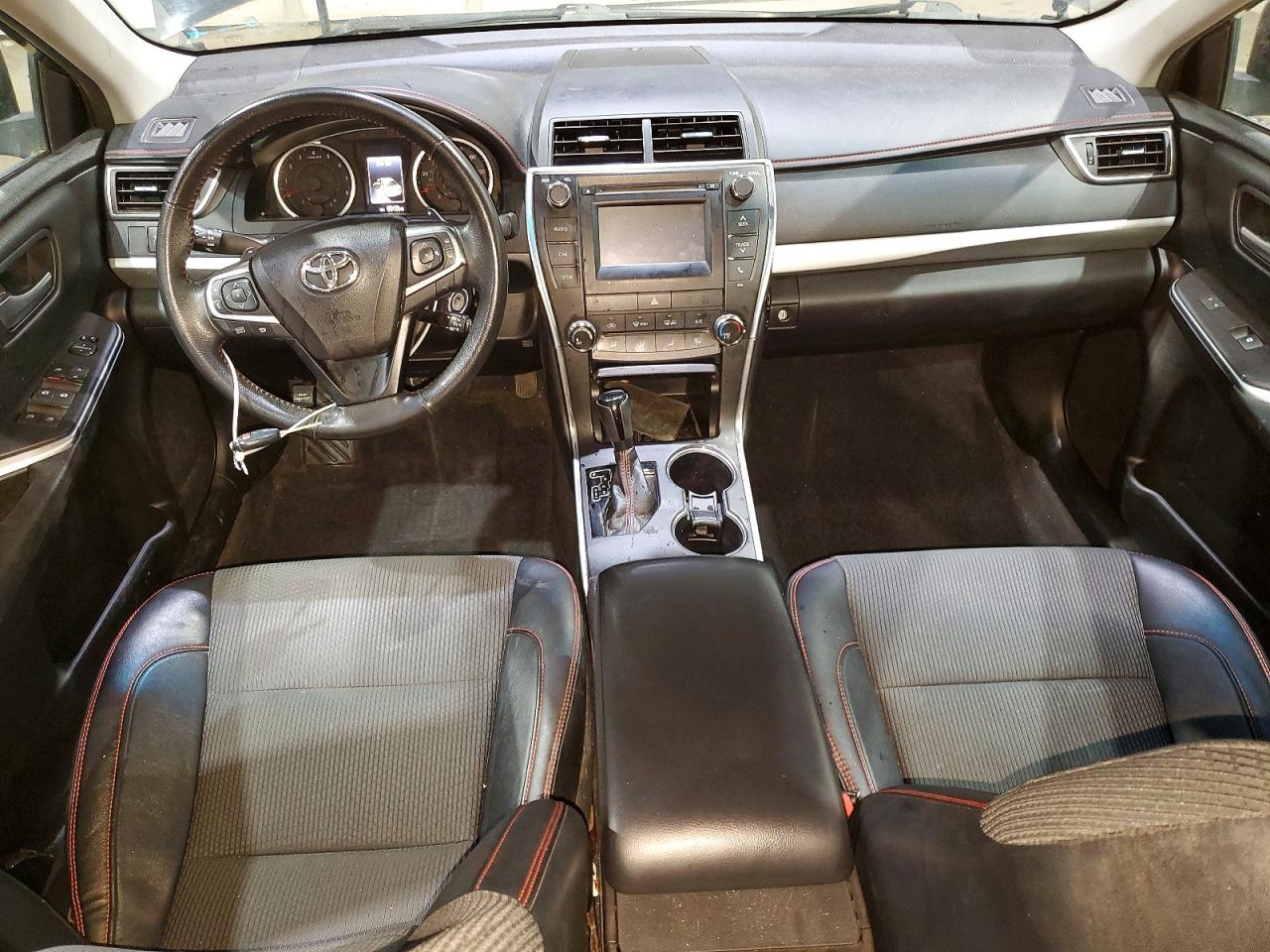 2016 TOYOTA CAMRY SE photo 8