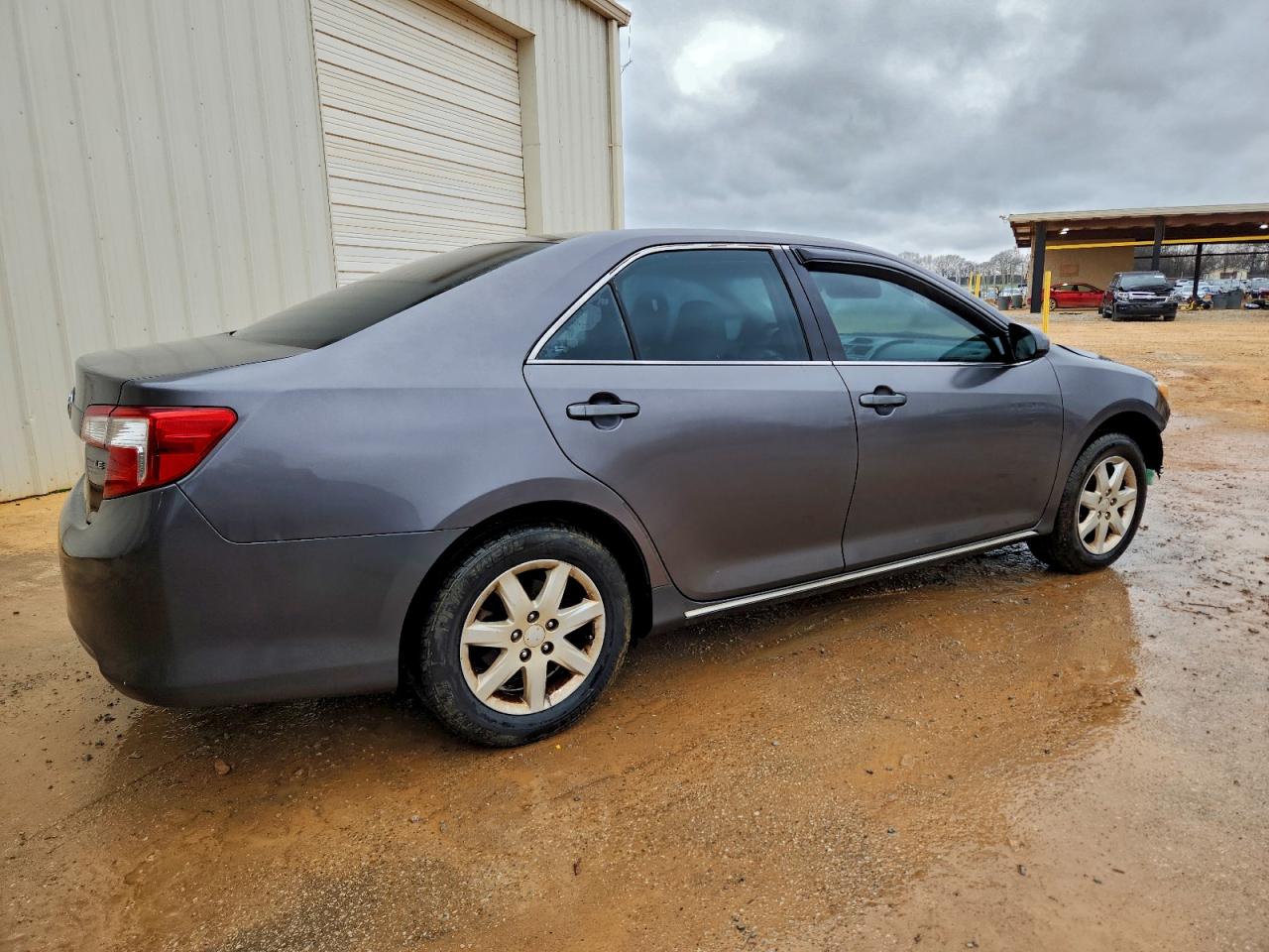 2014 TOYOTA CAMRY L photo 3