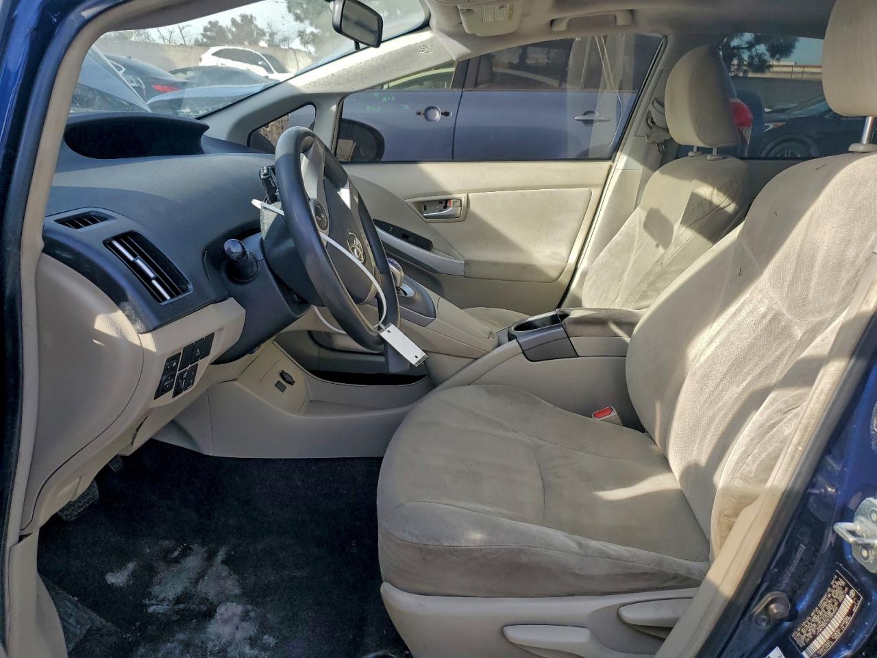 2014 TOYOTA PRIUS photo 7