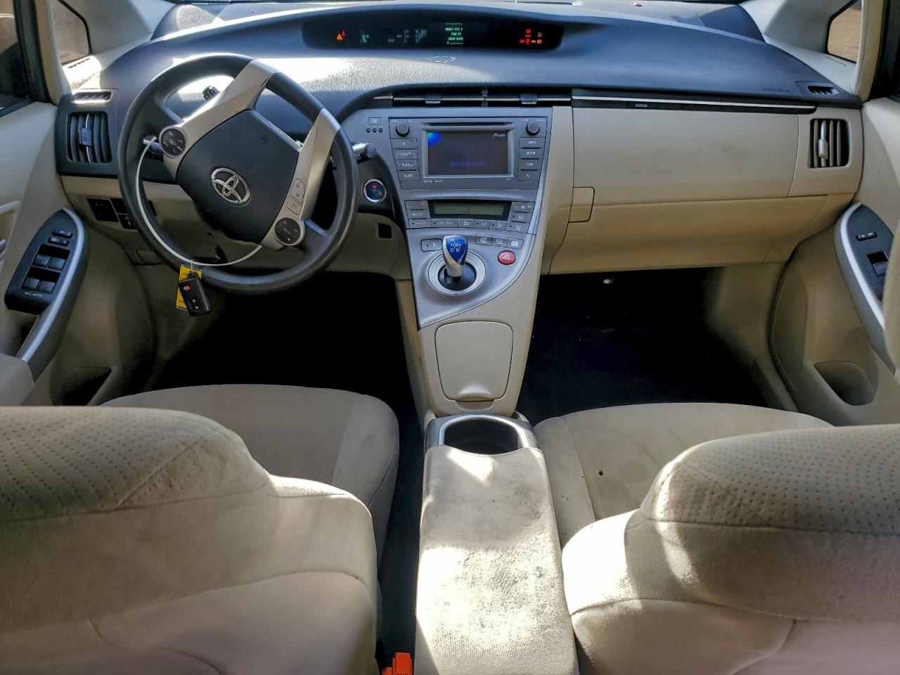 2014 TOYOTA PRIUS photo 8