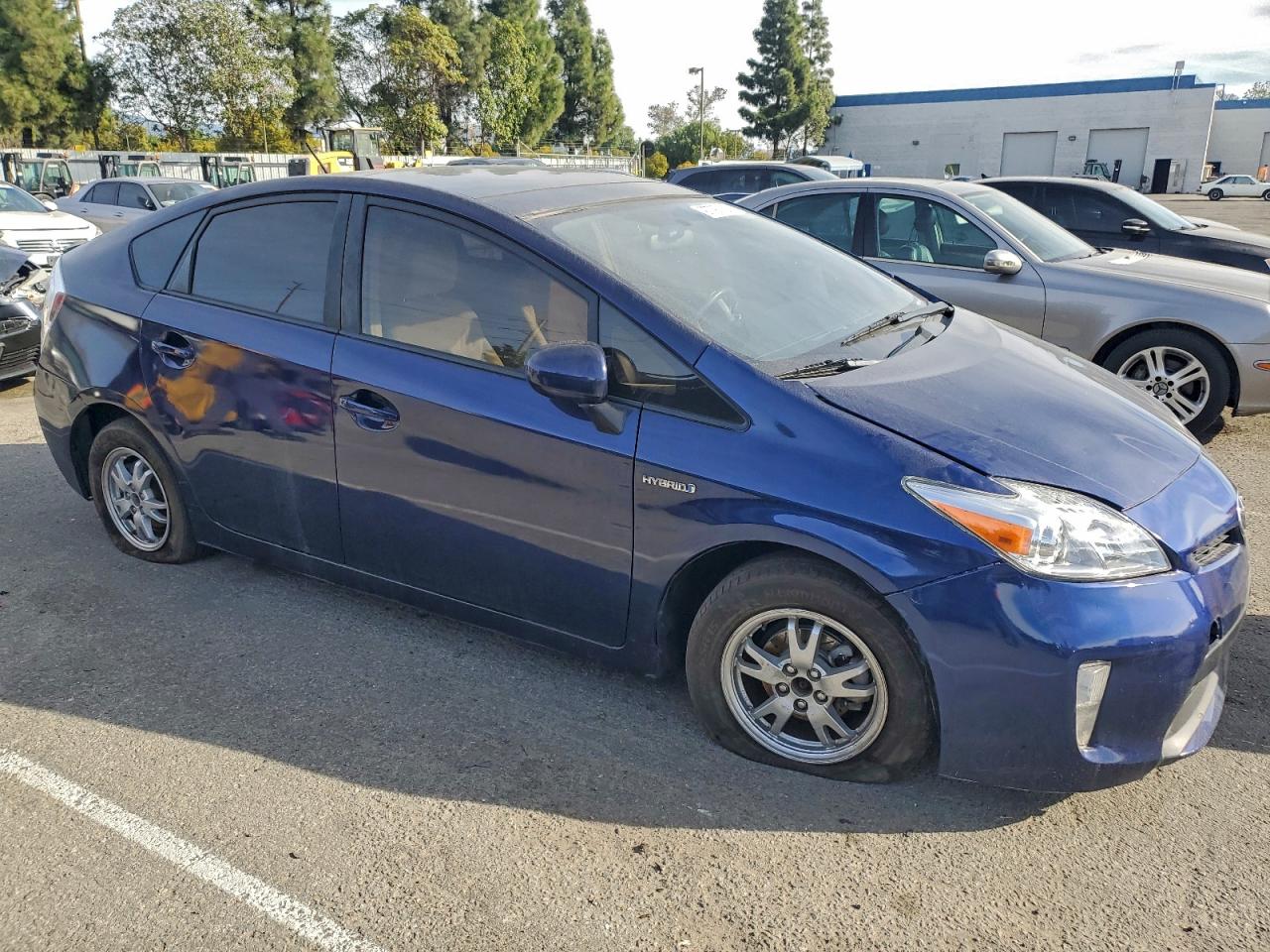 2014 TOYOTA PRIUS photo 4
