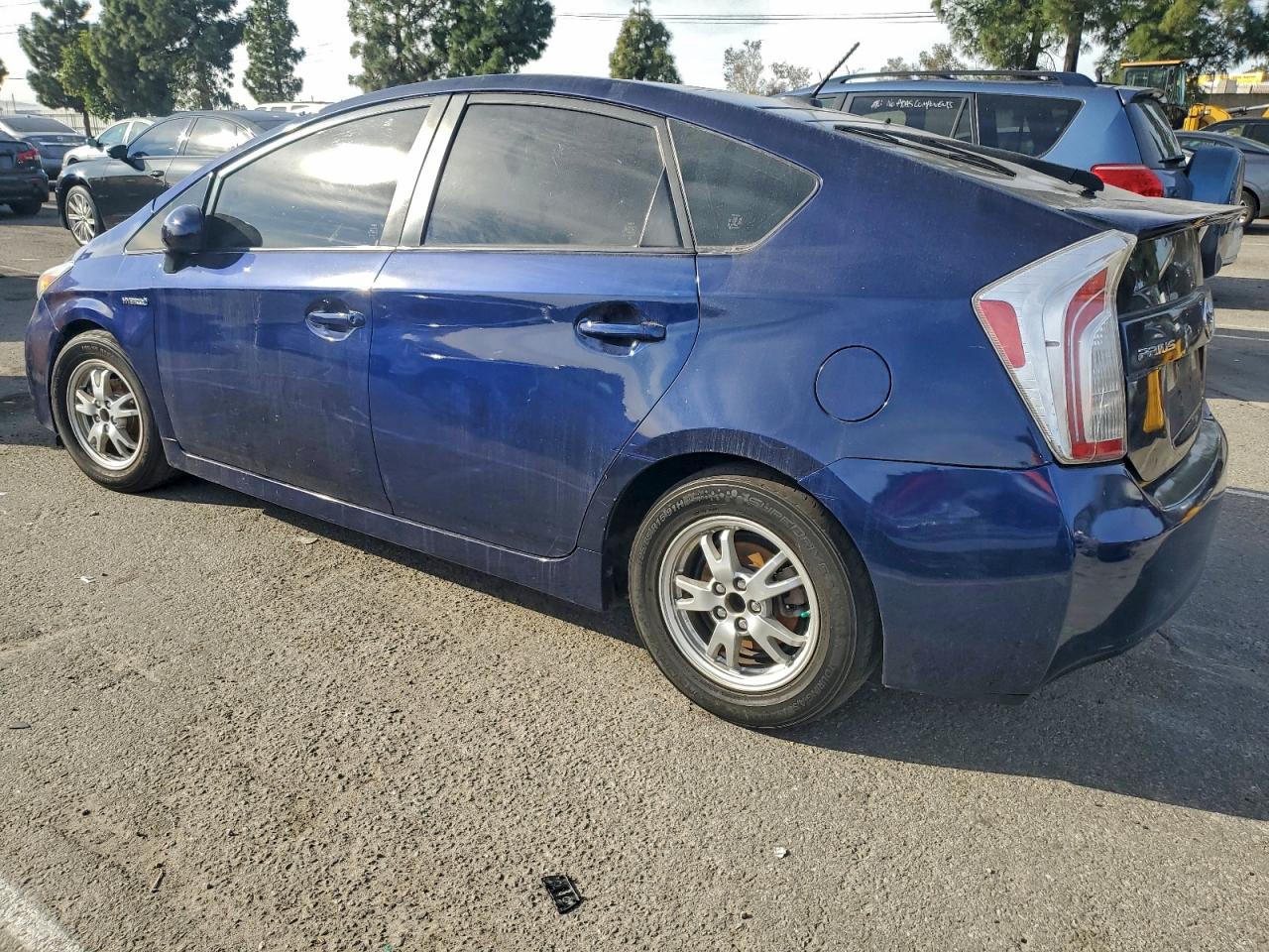 2014 TOYOTA PRIUS photo 2