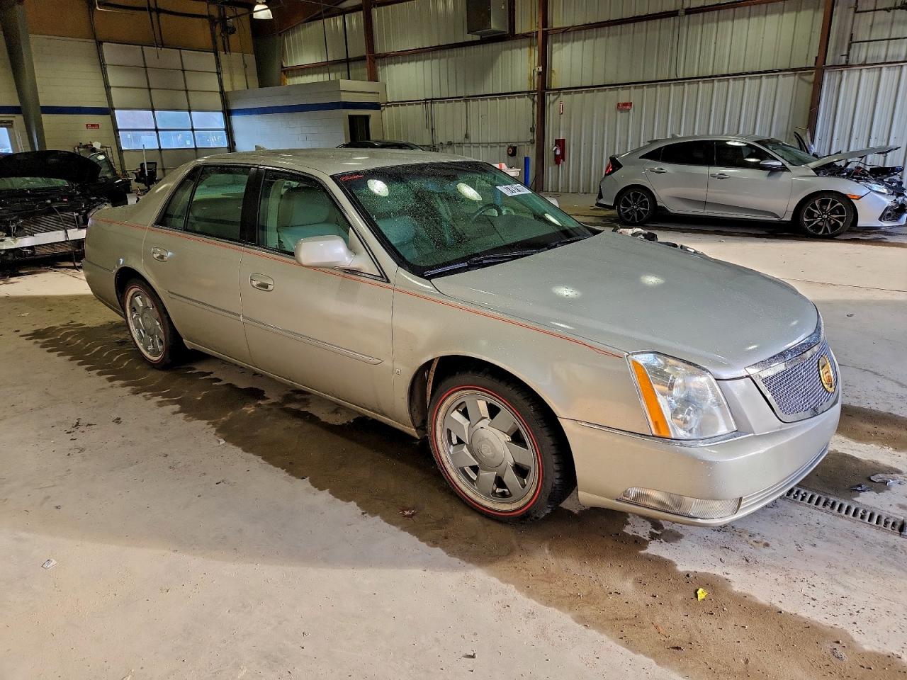 2009 CADILLAC DTS photo 4