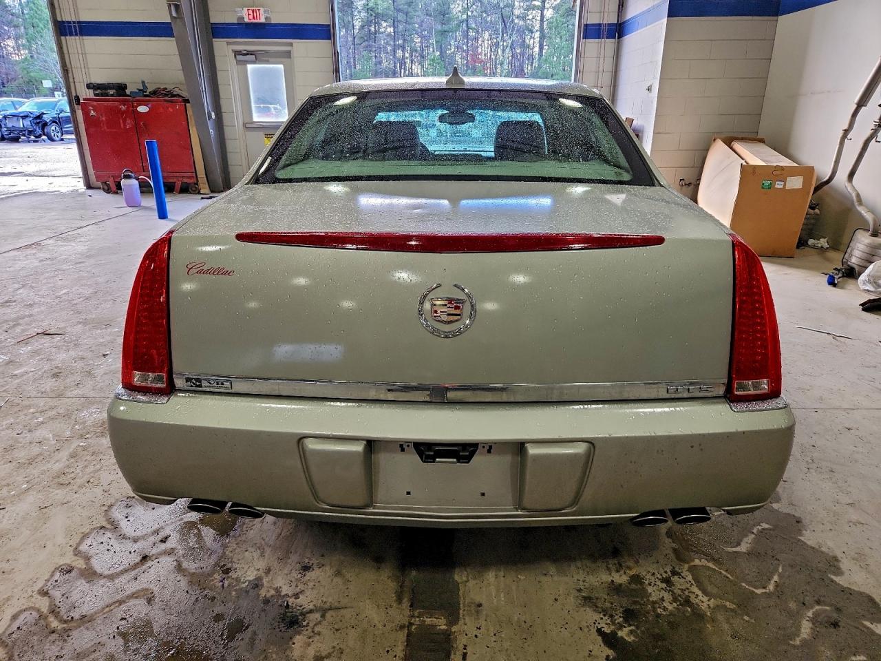 2009 CADILLAC DTS photo 6