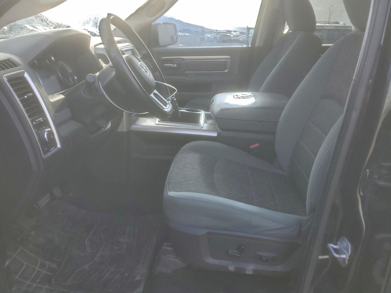 2015 RAM 1500 SLT photo 13