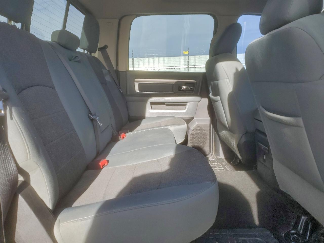 2015 RAM 1500 SLT photo 19