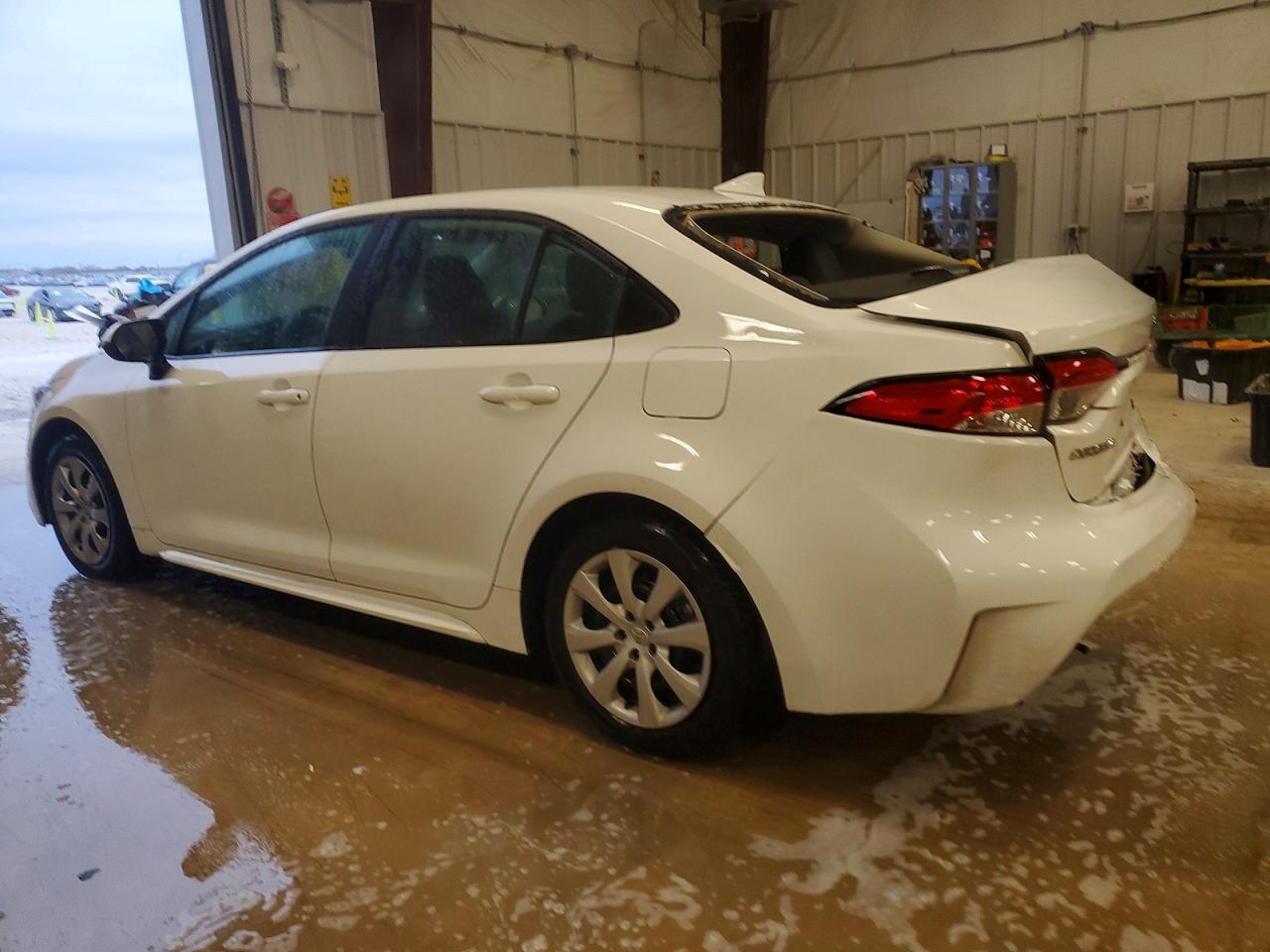 2024 TOYOTA COROLLA LE photo 2