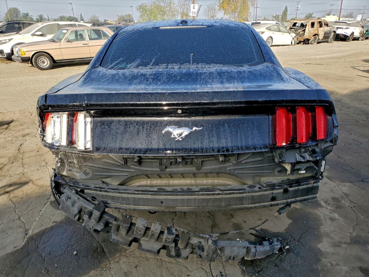 2017 FORD MUSTANG photo 11