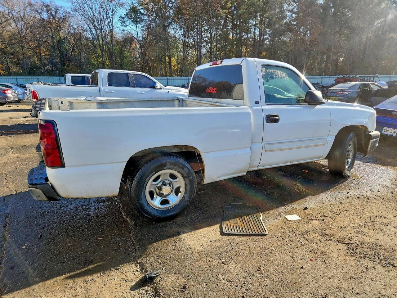 2004 CHEVROLET SILVERADO C1500 photo 3