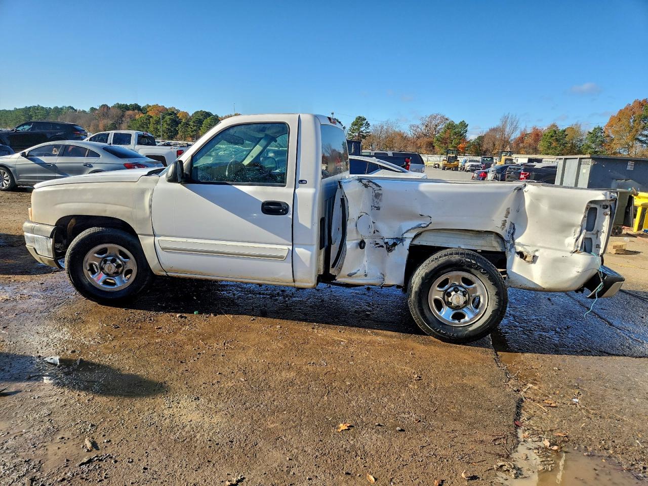 2004 CHEVROLET SILVERADO C1500 photo 2