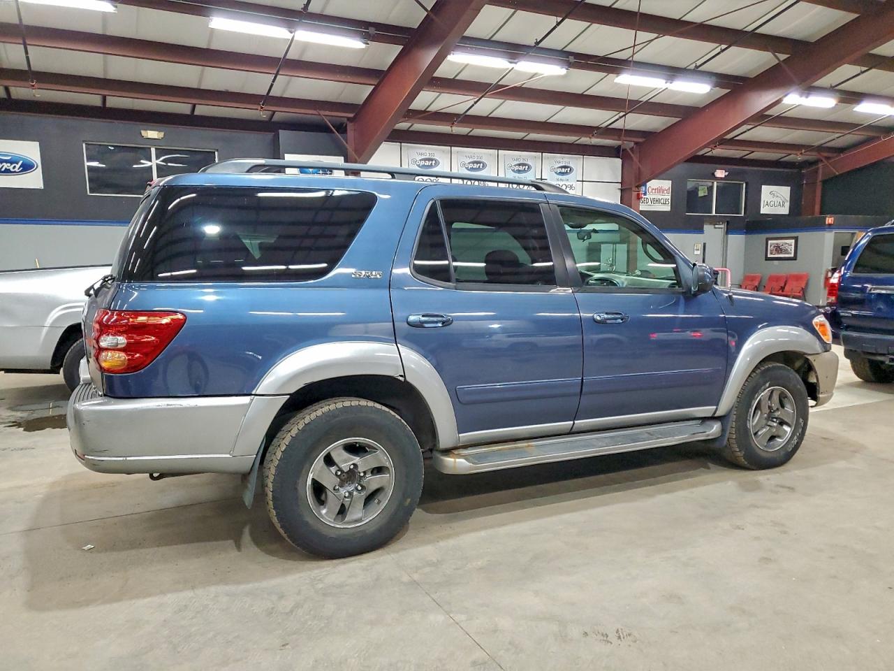 2004 TOYOTA SEQUOIA SR5 photo 3