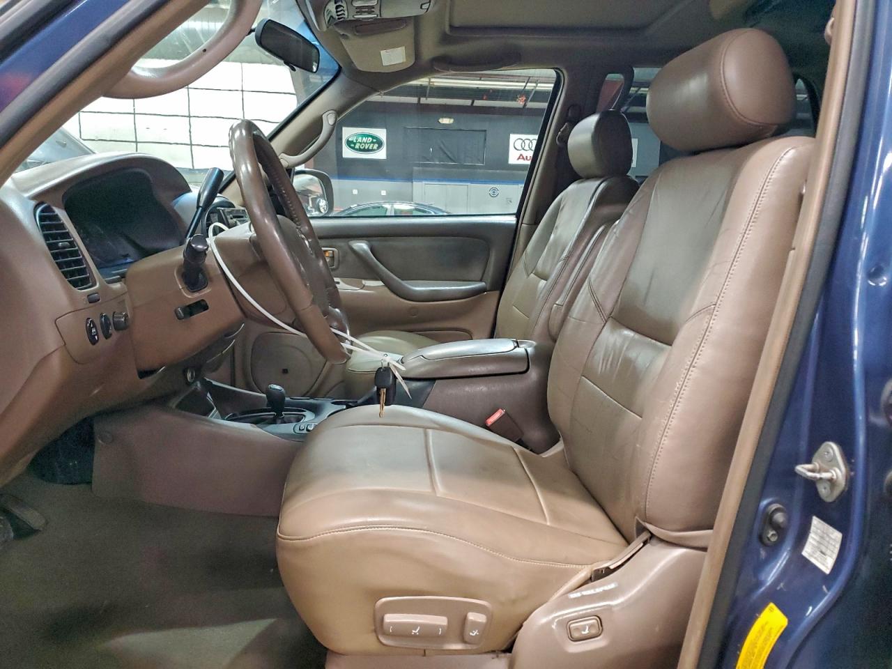 2004 TOYOTA SEQUOIA SR5 photo 7