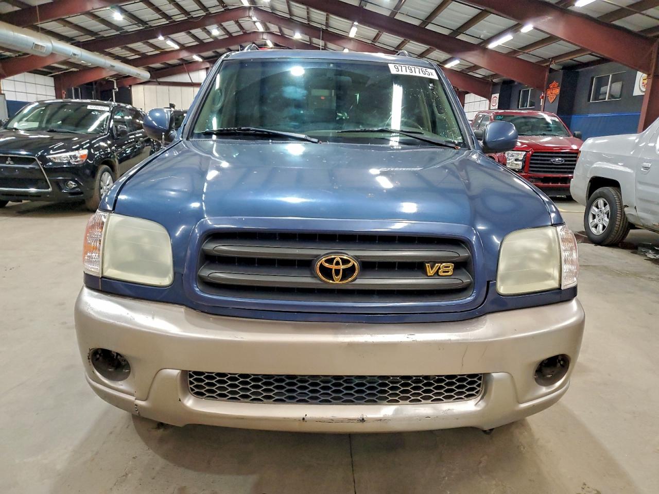 2004 TOYOTA SEQUOIA SR5 photo 5