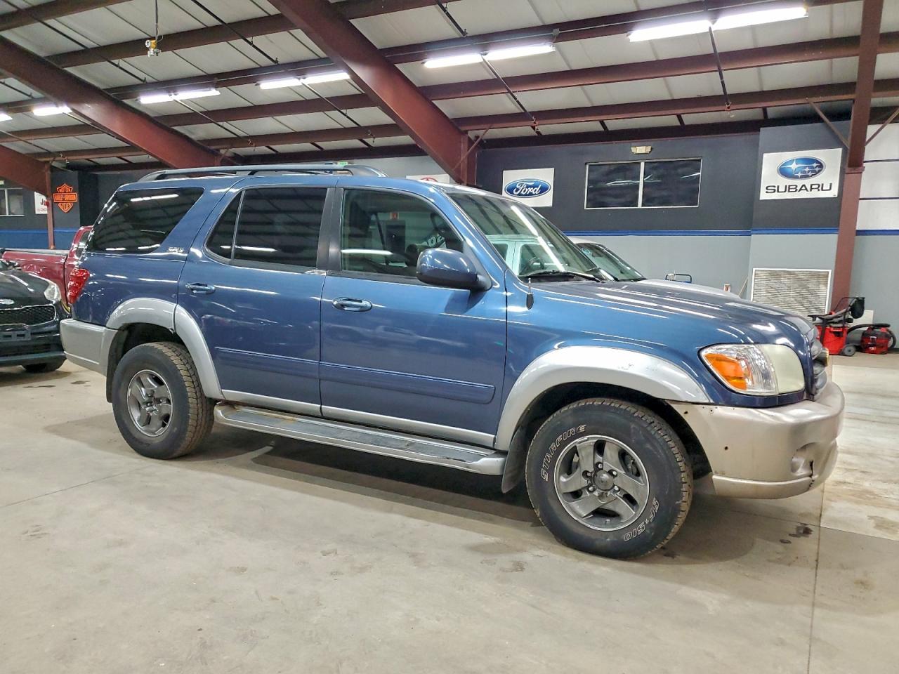 2004 TOYOTA SEQUOIA SR5 photo 4