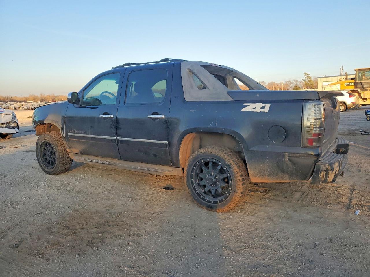2010 CHEVROLET AVALANCHE LTZ photo 2