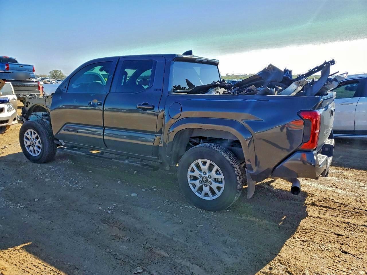 2024 TOYOTA TACOMA DOUBLE CAB photo 2