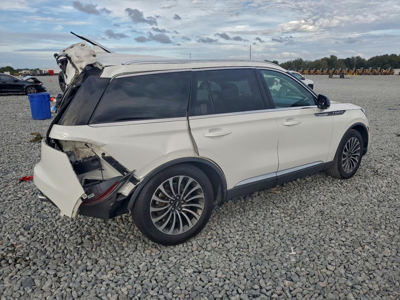 2020 LINCOLN AVIATOR RESERVE photo 3