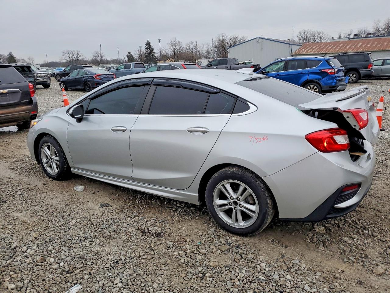 2017 CHEVROLET CRUZE LT photo 2