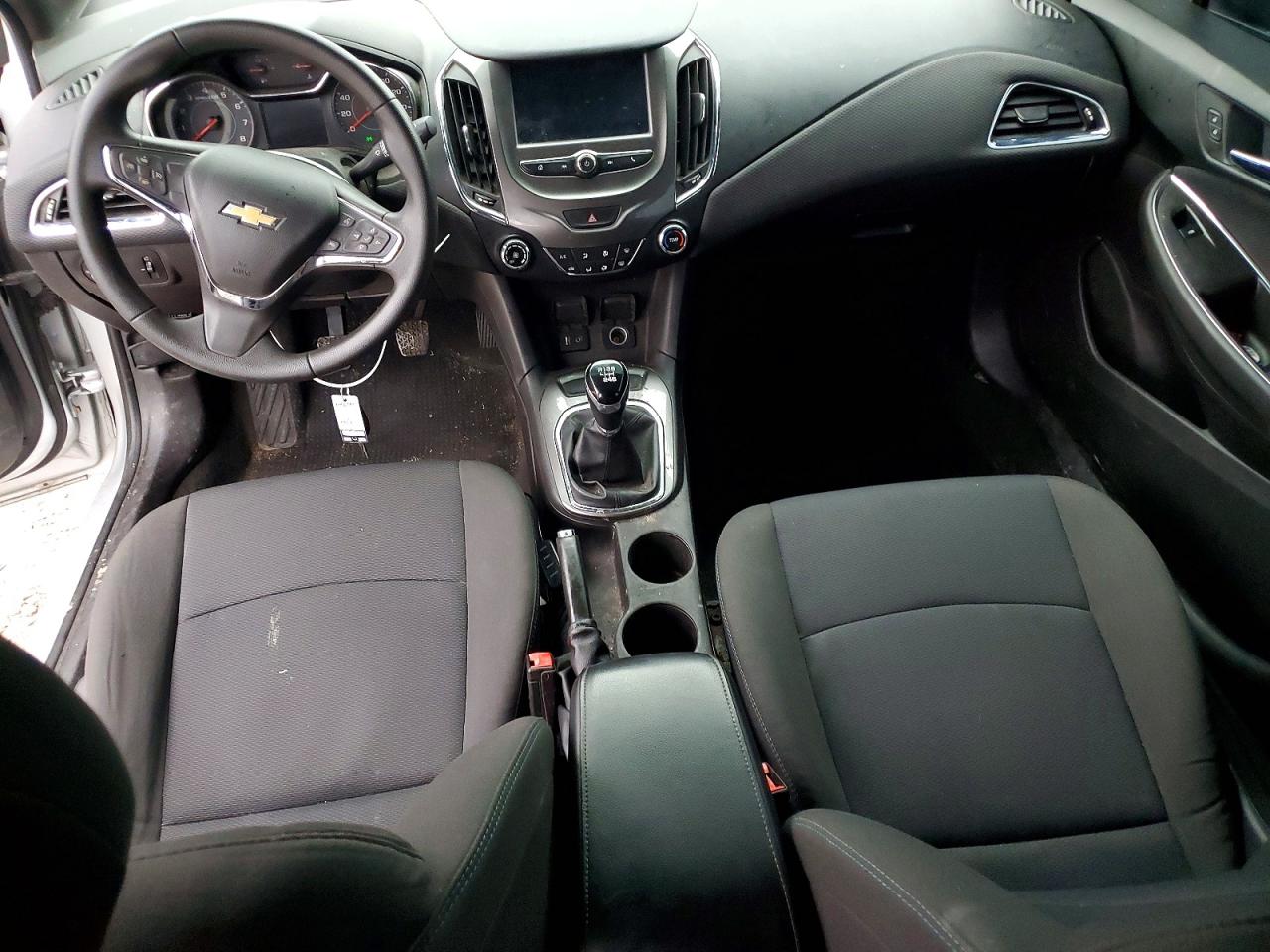 2017 CHEVROLET CRUZE LT photo 8