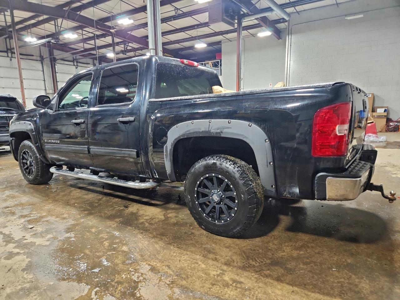 2010 CHEVROLET SILVERADO K1500 LT photo 2