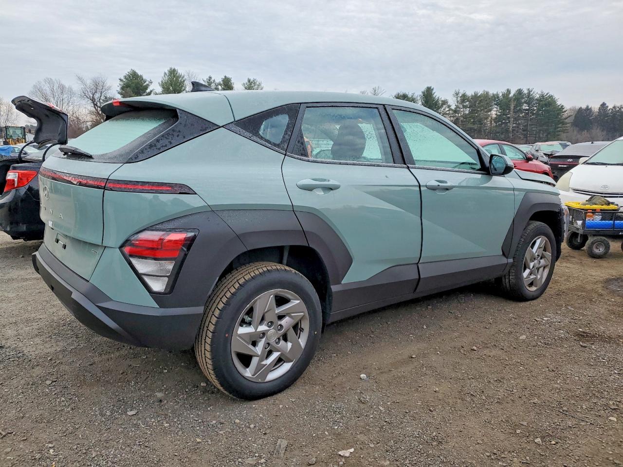 2025 HYUNDAI KONA SE photo 3