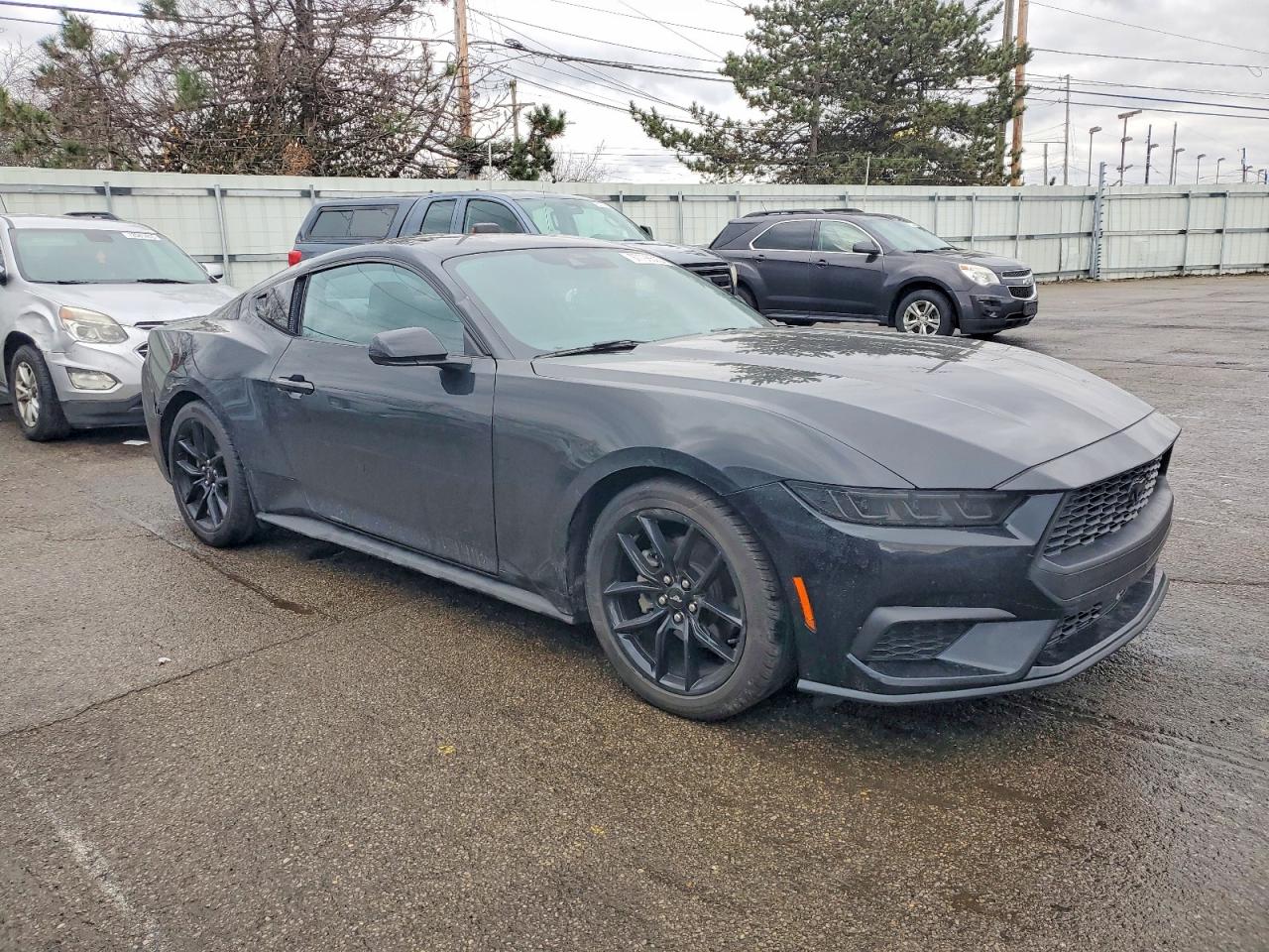 2024 FORD MUSTANG photo 4