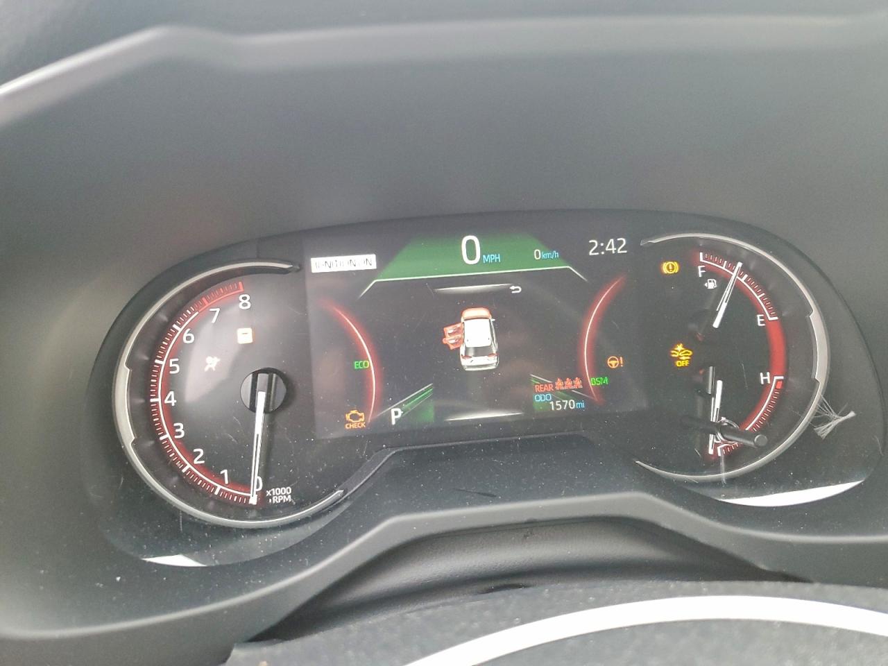 2025 TOYOTA RAV4 XLE photo 9