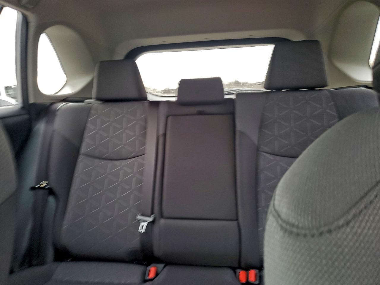 2025 TOYOTA RAV4 XLE photo 10