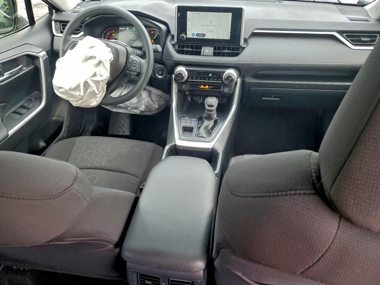 2025 TOYOTA RAV4 XLE photo 8