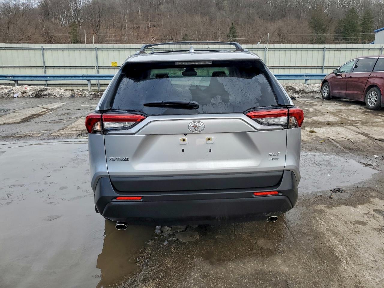 2025 TOYOTA RAV4 XLE photo 6