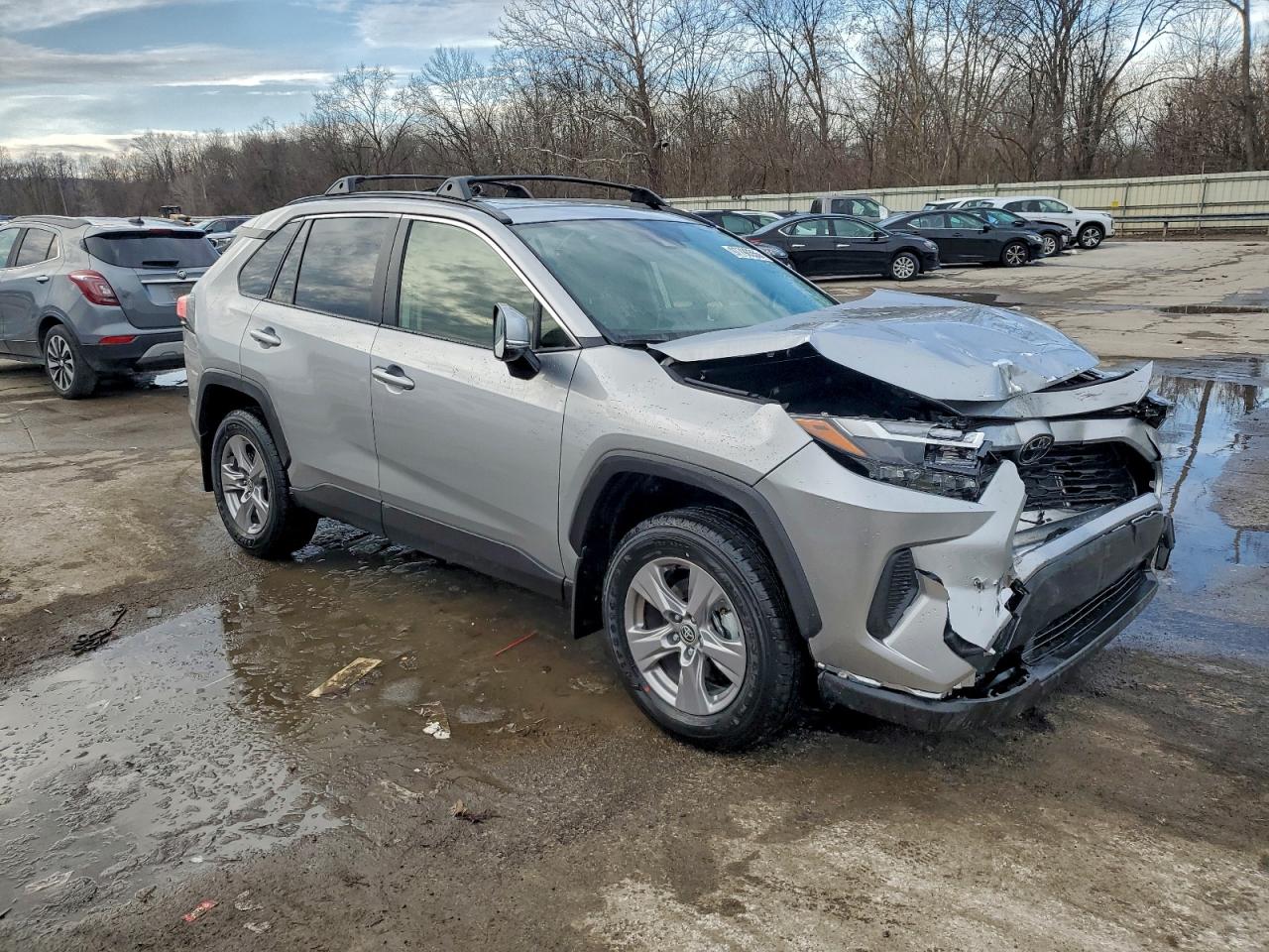 2025 TOYOTA RAV4 XLE photo 4