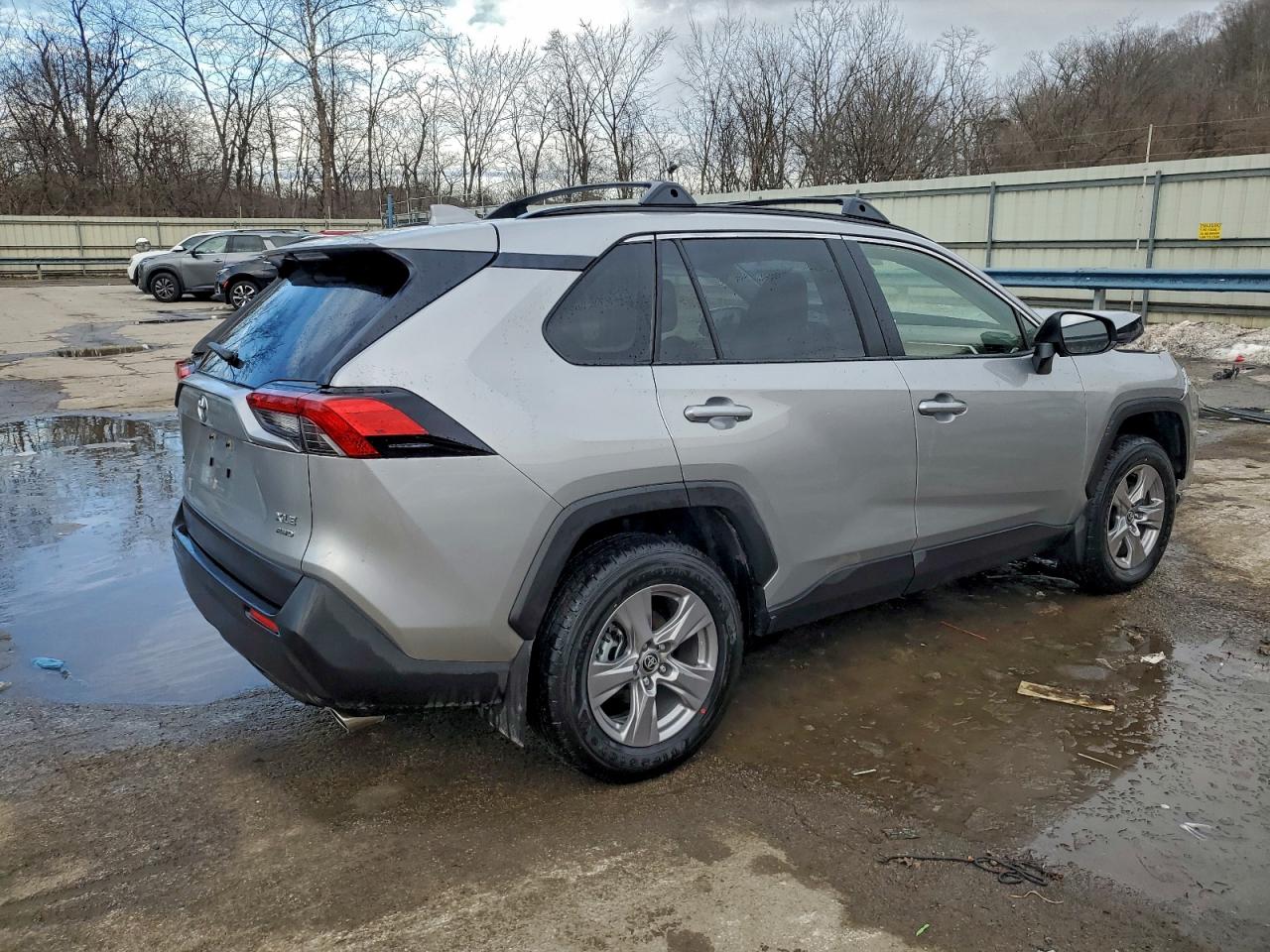 2025 TOYOTA RAV4 XLE photo 3