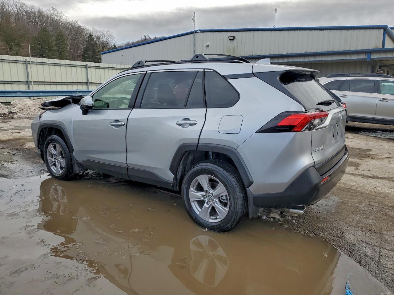 2025 TOYOTA RAV4 XLE photo 2