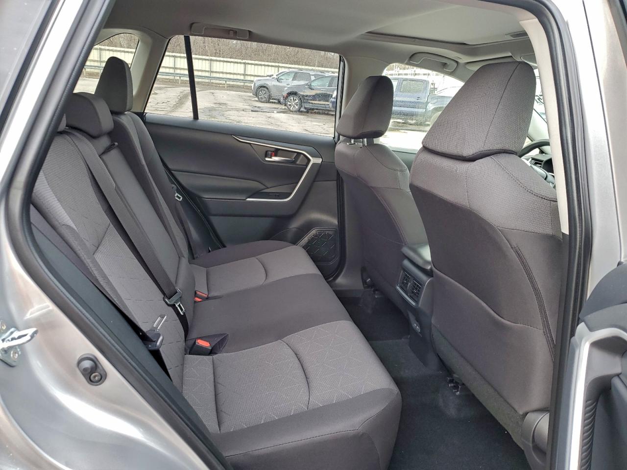 2025 TOYOTA RAV4 XLE photo 11