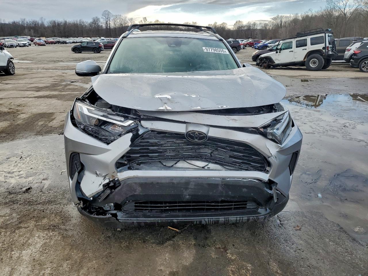 2025 TOYOTA RAV4 XLE photo 5
