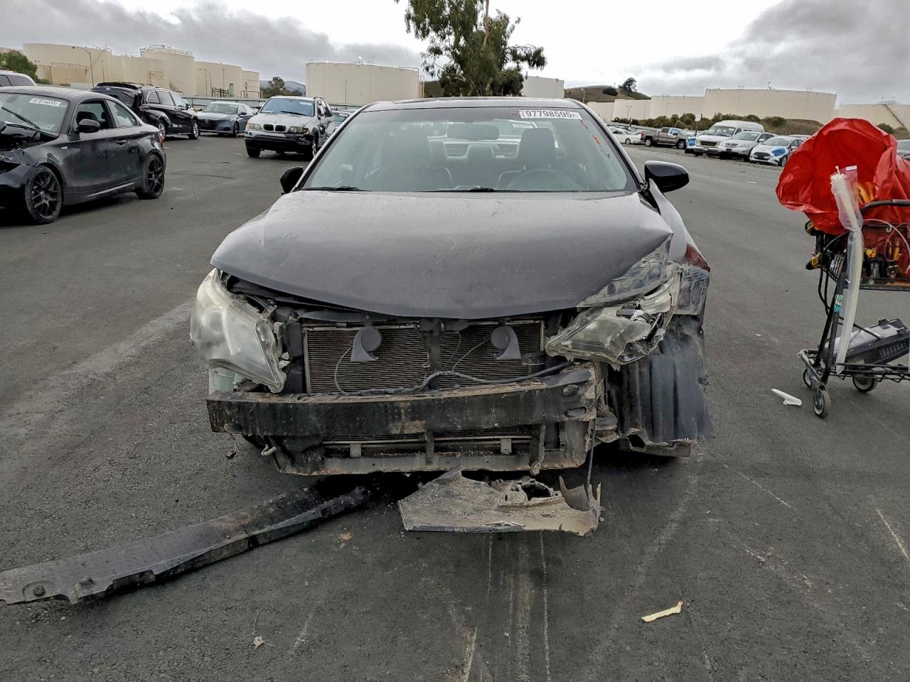 2012 TOYOTA CAMRY SE photo 5