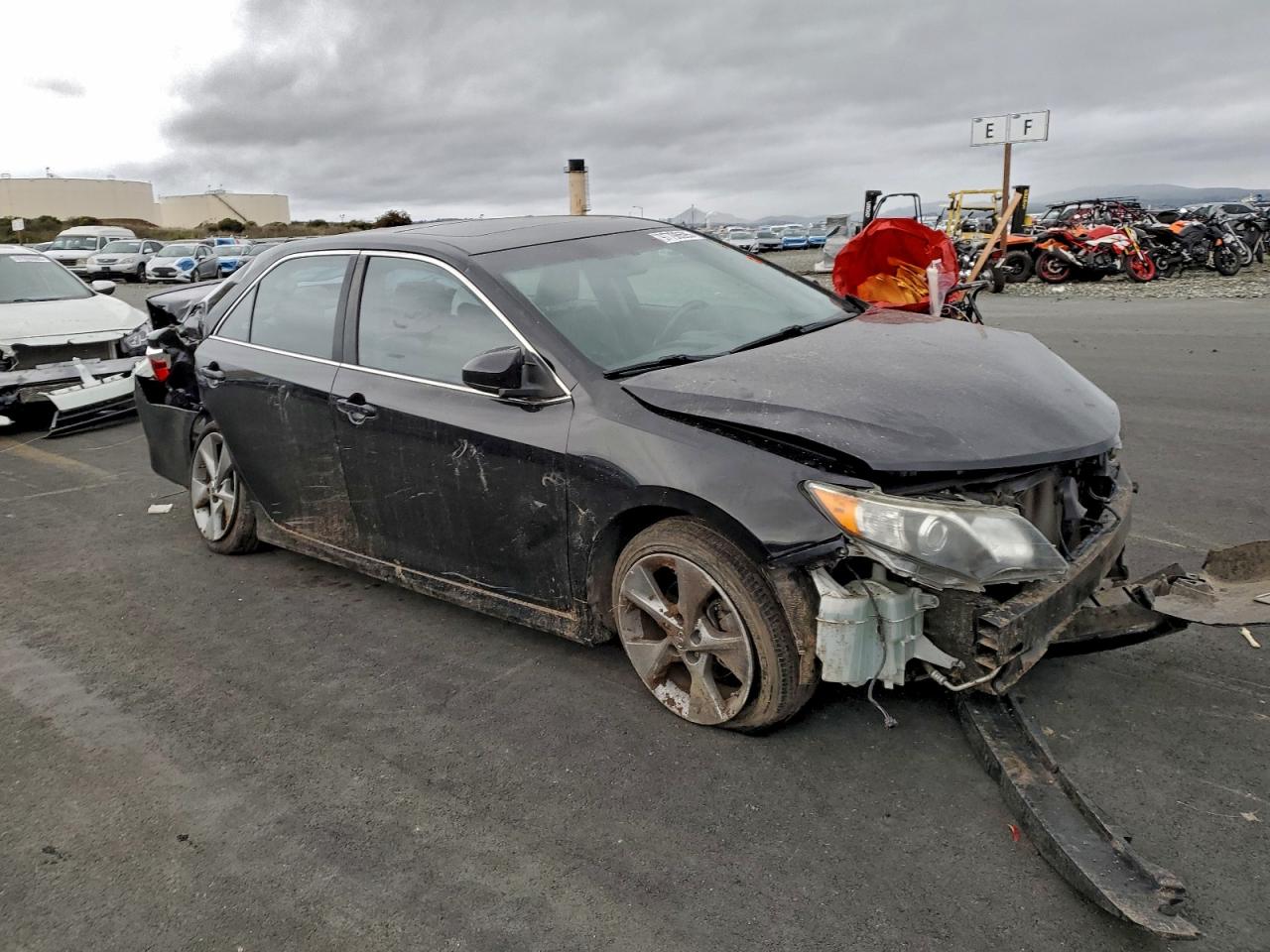 2012 TOYOTA CAMRY SE photo 4