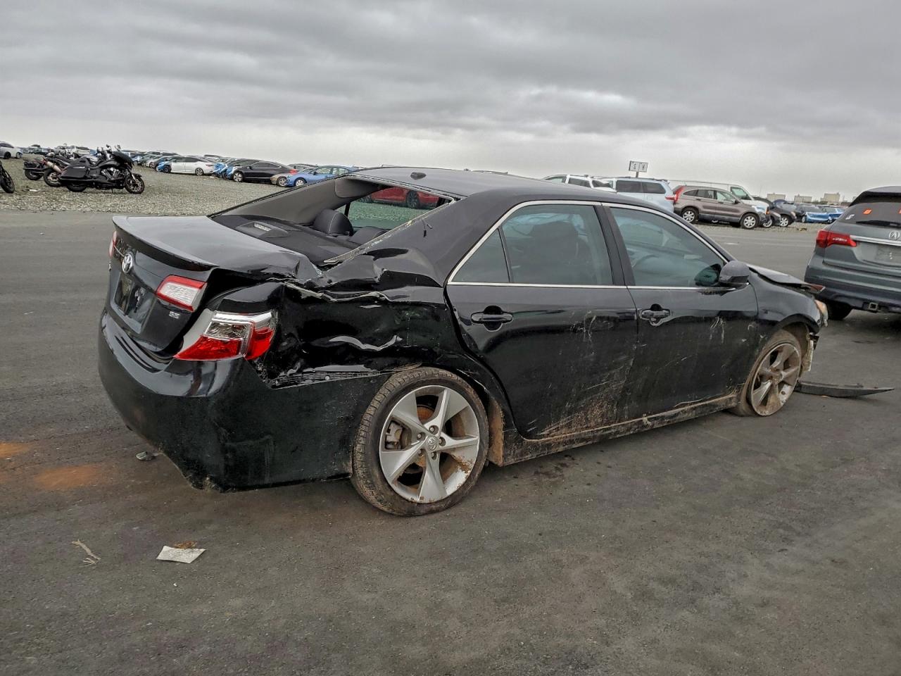 2012 TOYOTA CAMRY SE photo 3