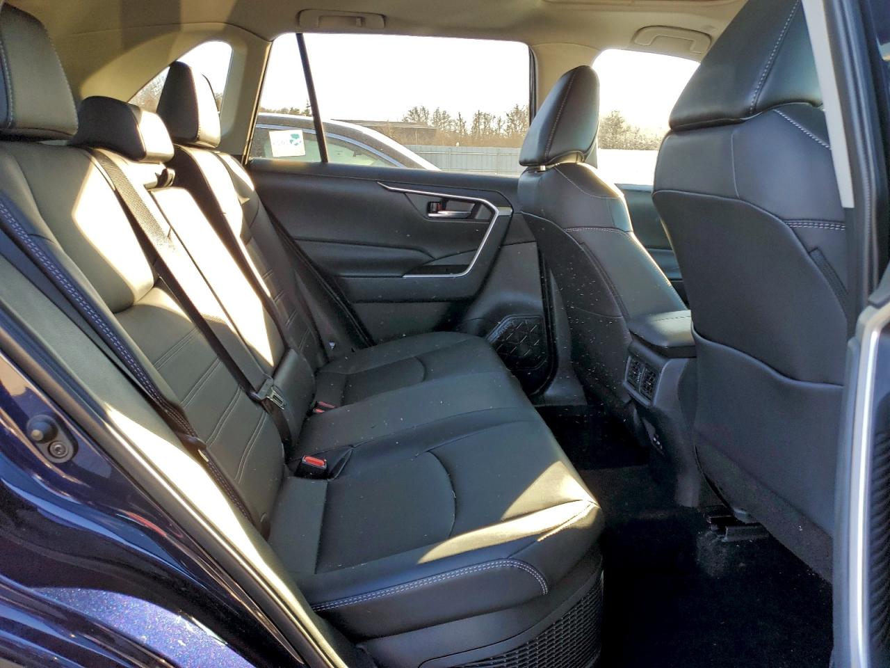 2024 TOYOTA RAV4 XLE PREMIUM photo 11