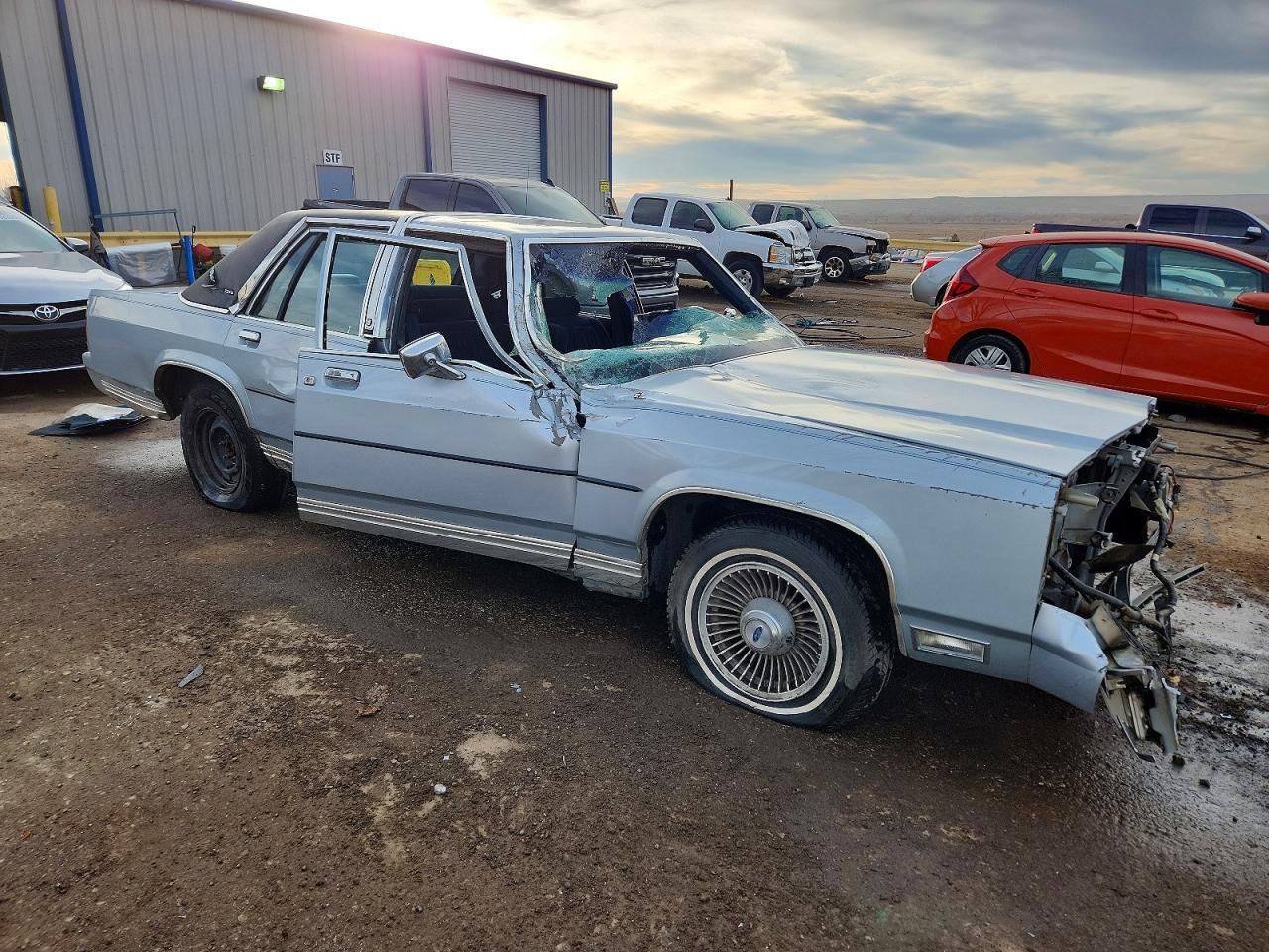1990 FORD CROWN VICTORIA LX photo 4